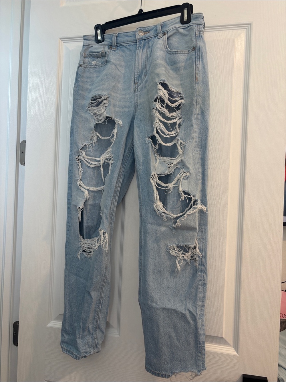 American Eagle Light Wash Ripped Jeans